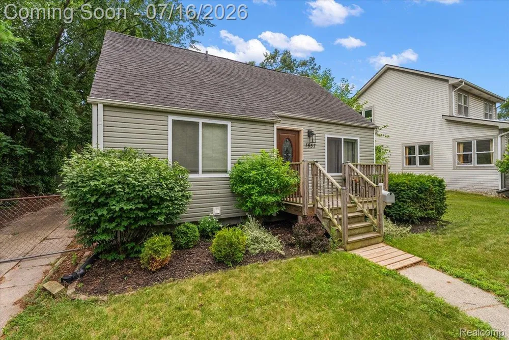 1657 W Troy Street Ferndale City, MI 48220