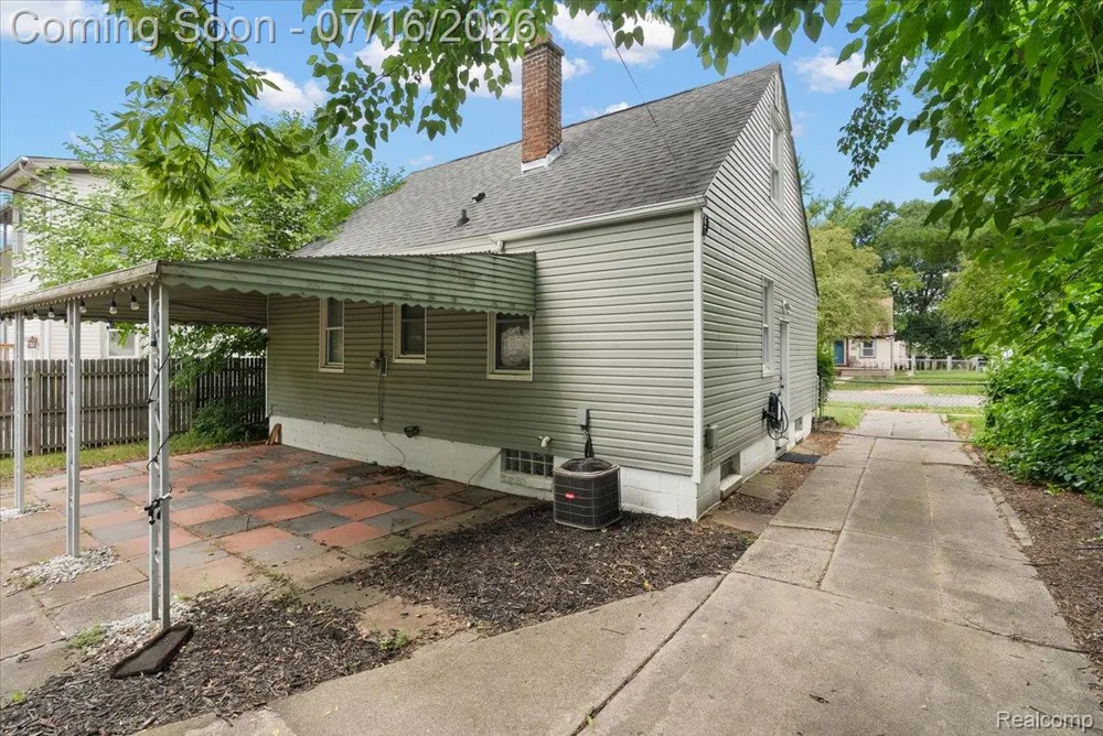 1657 W Troy Street Ferndale City, MI 48220