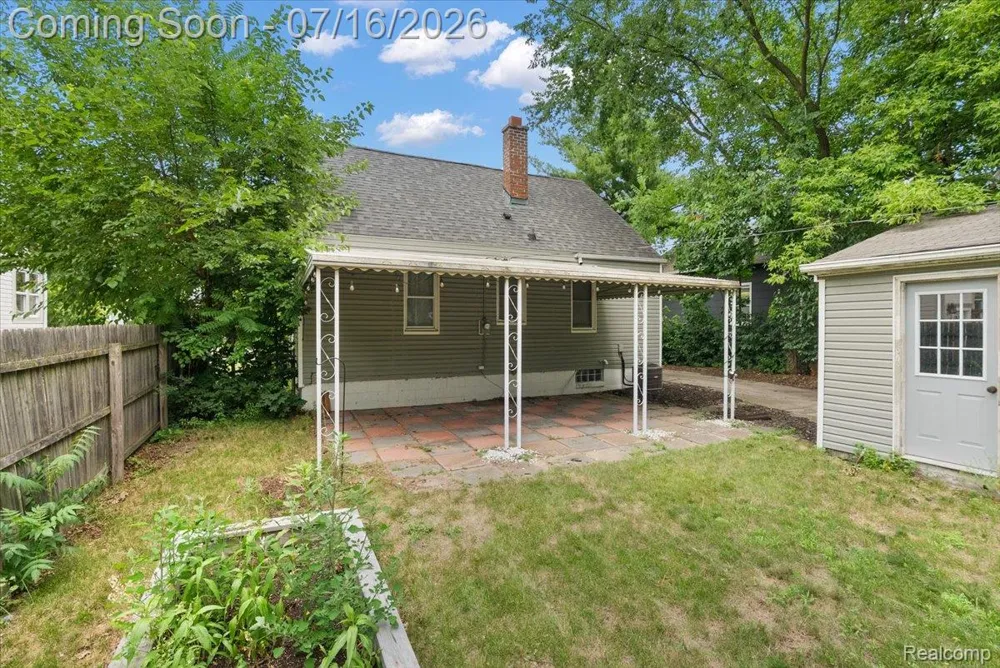 1657 W Troy Street Ferndale City, MI 48220