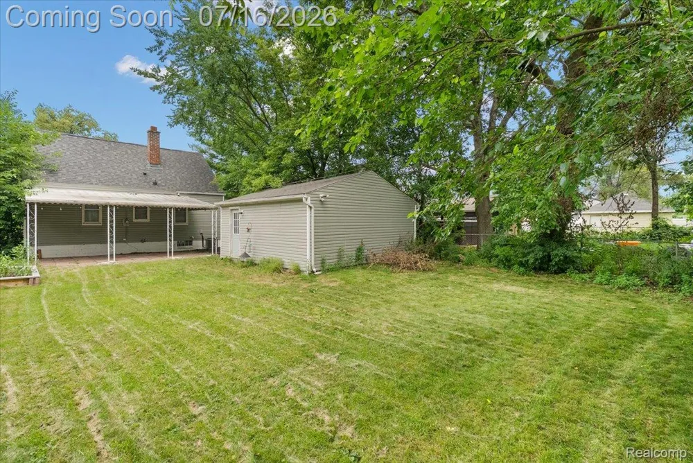 1657 W Troy Street Ferndale City, MI 48220