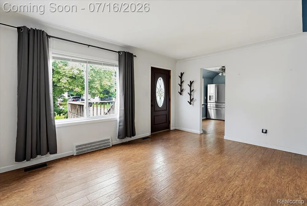 1657 W Troy Street Ferndale City, MI 48220
