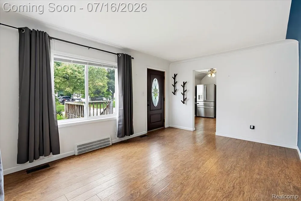 1657 W Troy Street Ferndale City, MI 48220