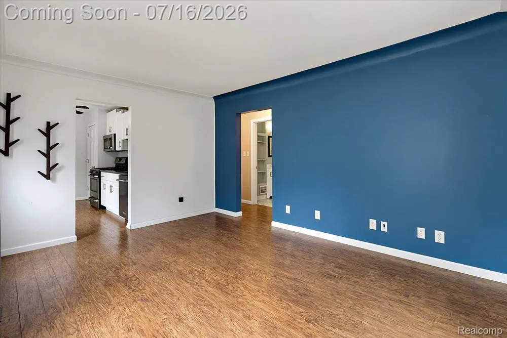 1657 W Troy Street Ferndale City, MI 48220