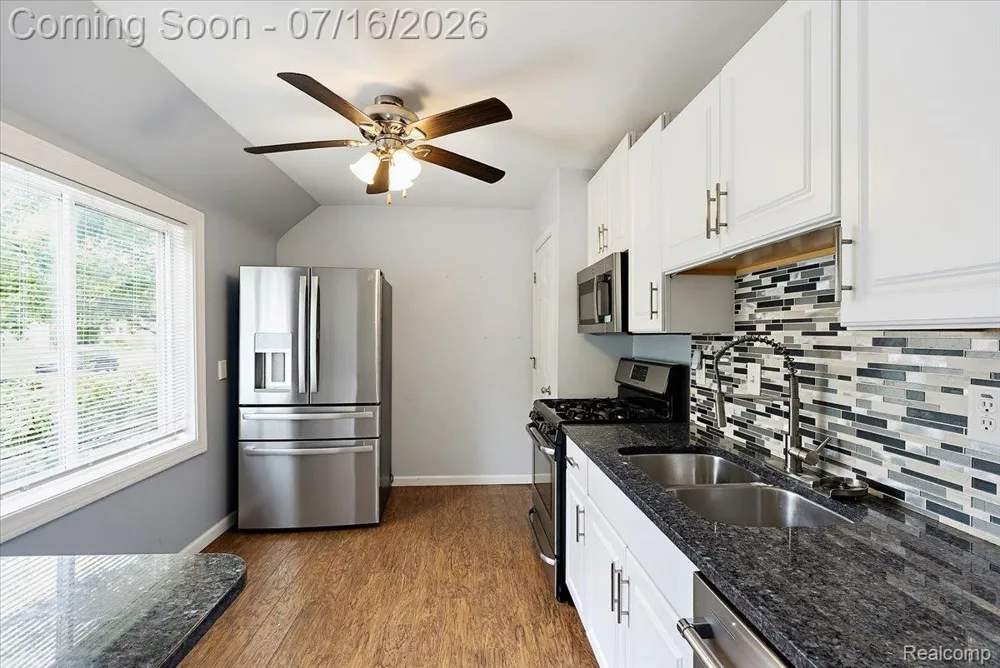 1657 W Troy Street Ferndale City, MI 48220