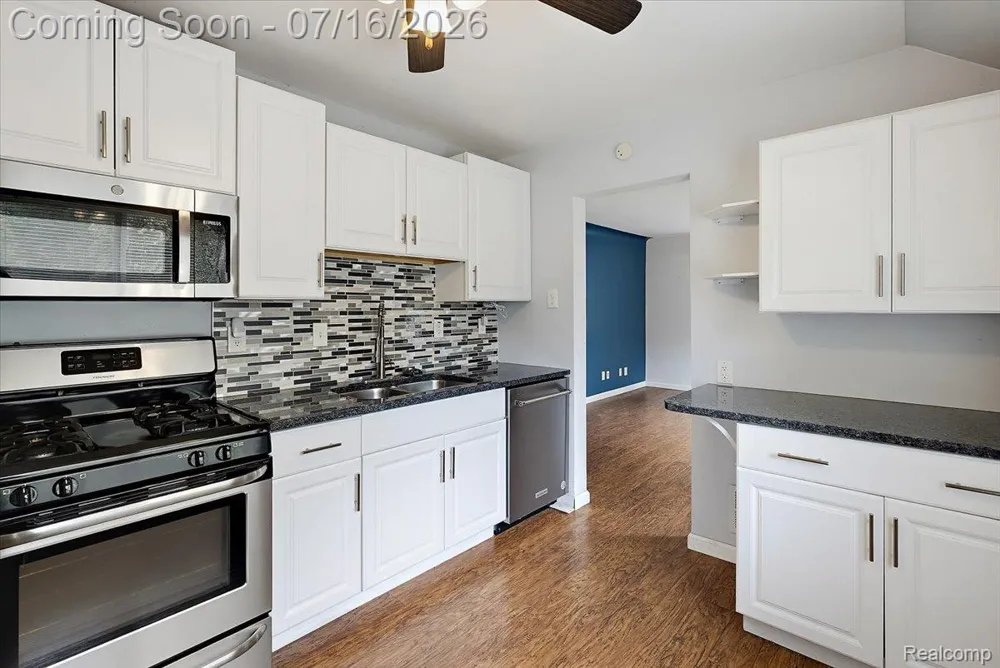 1657 W Troy Street Ferndale City, MI 48220