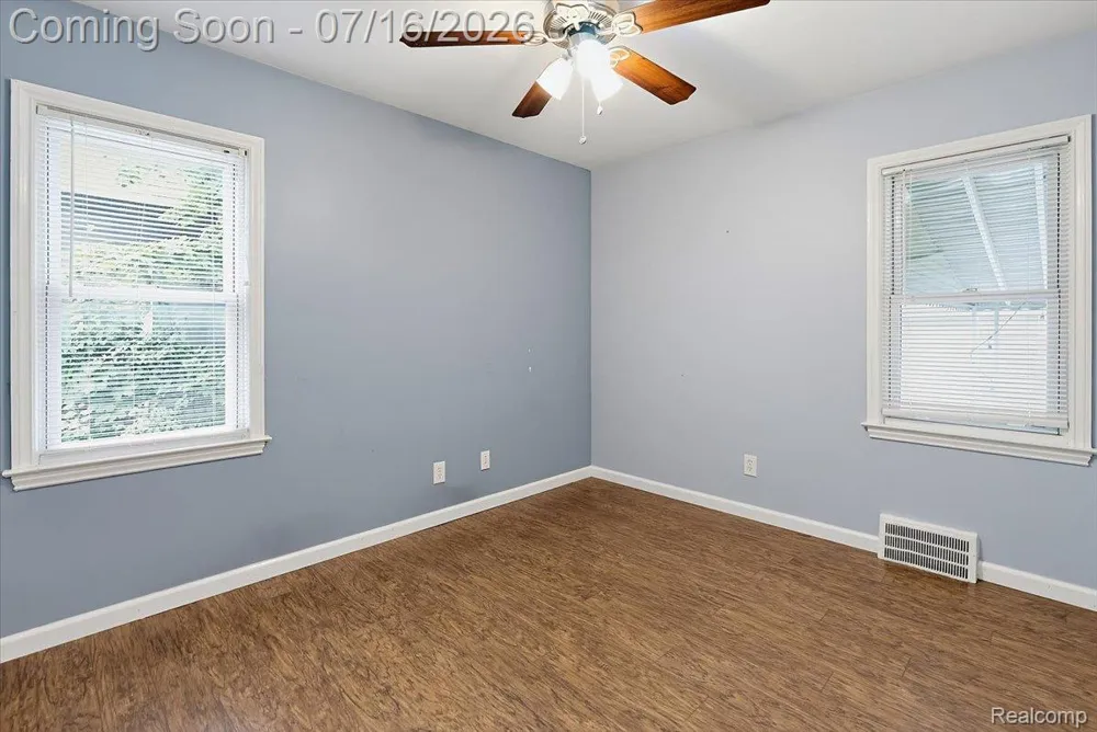 1657 W Troy Street Ferndale City, MI 48220