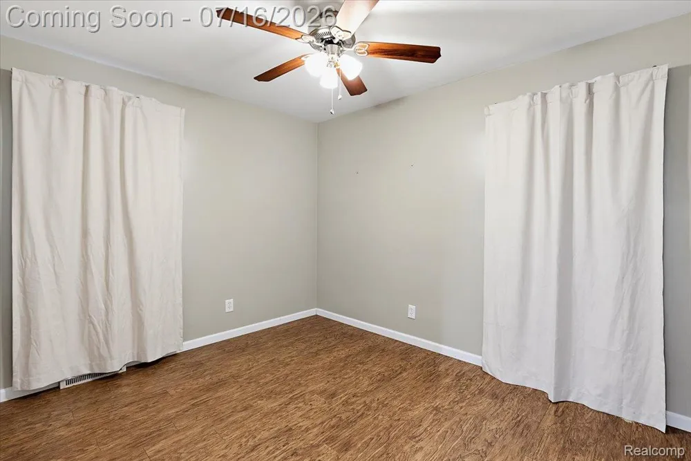1657 W Troy Street Ferndale City, MI 48220
