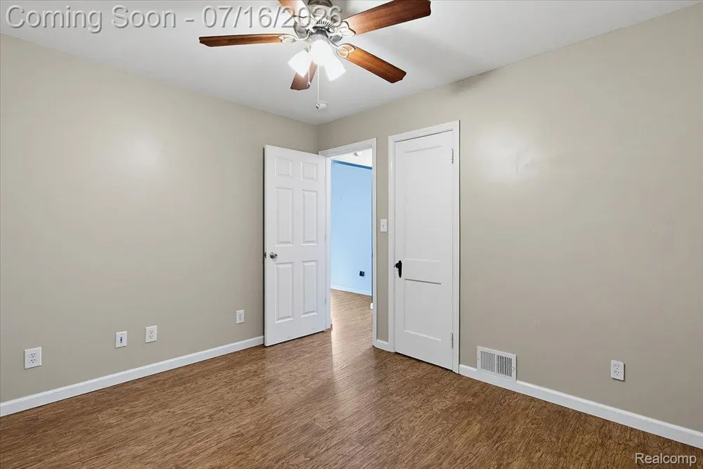 1657 W Troy Street Ferndale City, MI 48220