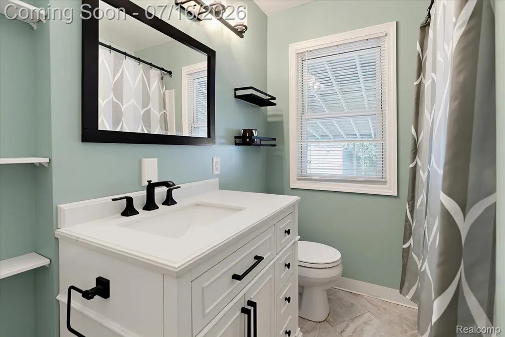 1657 W Troy Street Ferndale City, MI 48220