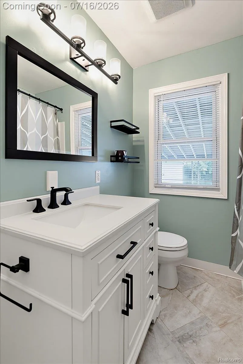 1657 W Troy Street Ferndale City, MI 48220