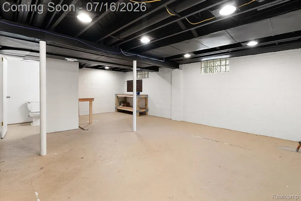 1657 W Troy Street Ferndale City, MI 48220