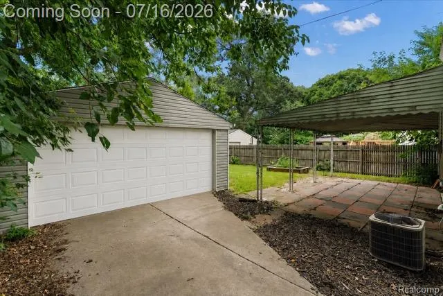 1657 W Troy Street Ferndale City, MI 48220