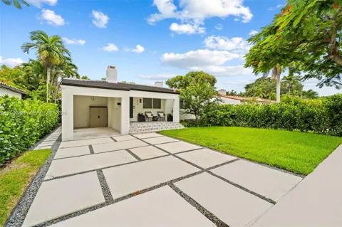 829 Granada Groves Ct