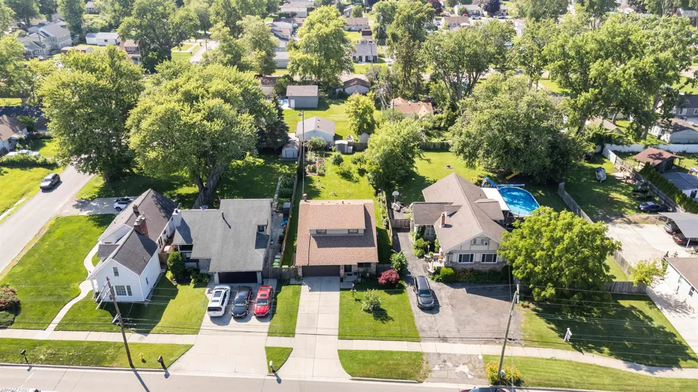 34321 Jefferson Avenue Harrison Charter Township, MI 48045