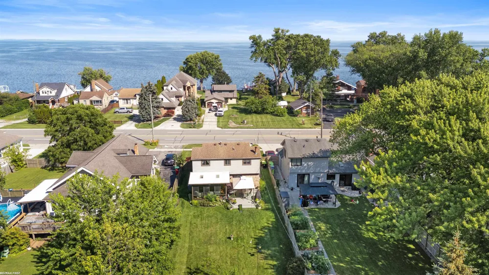34321 Jefferson Avenue Harrison Charter Township, MI 48045