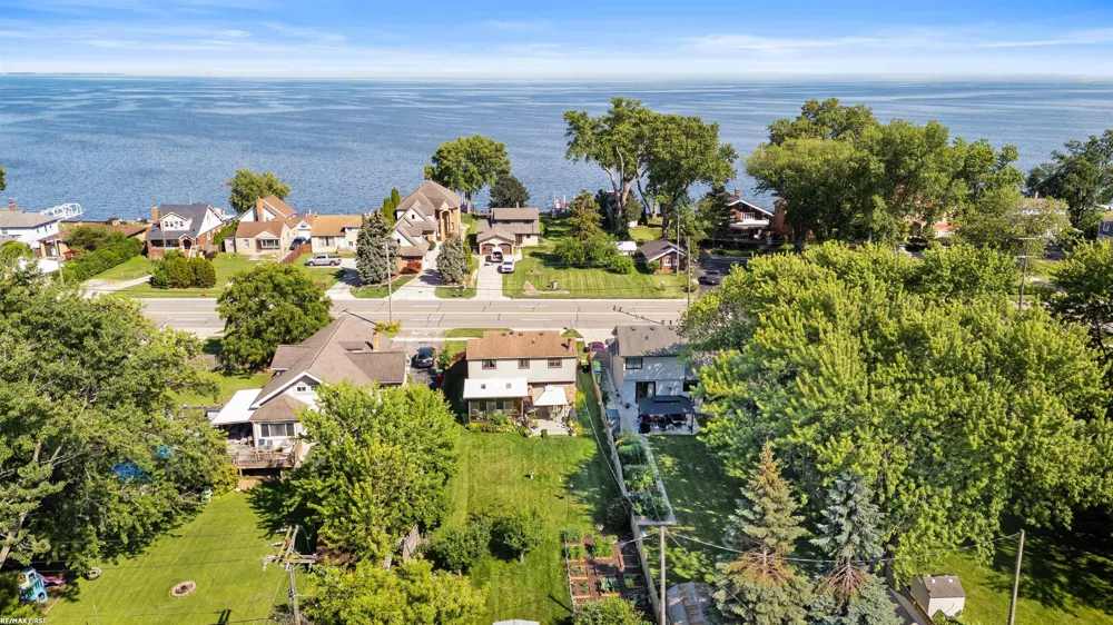 34321 Jefferson Avenue Harrison Charter Township, MI 48045