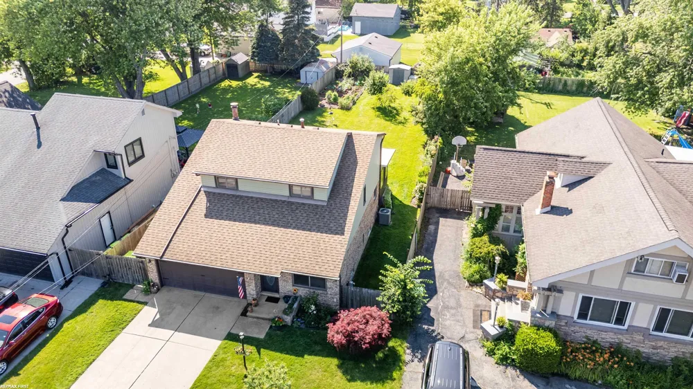 34321 Jefferson Avenue Harrison Charter Township, MI 48045