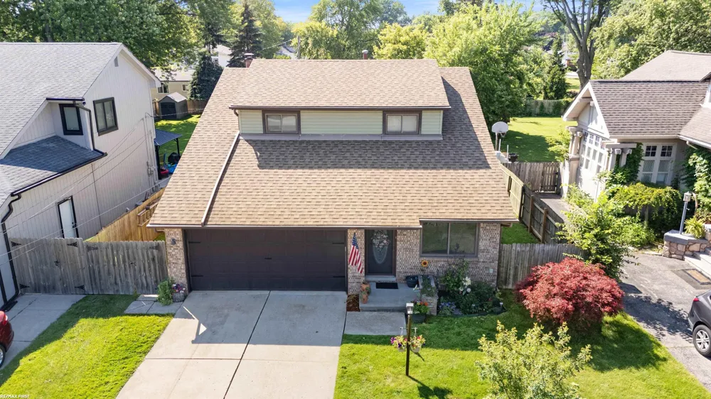 34321 Jefferson Avenue Harrison Charter Township, MI 48045