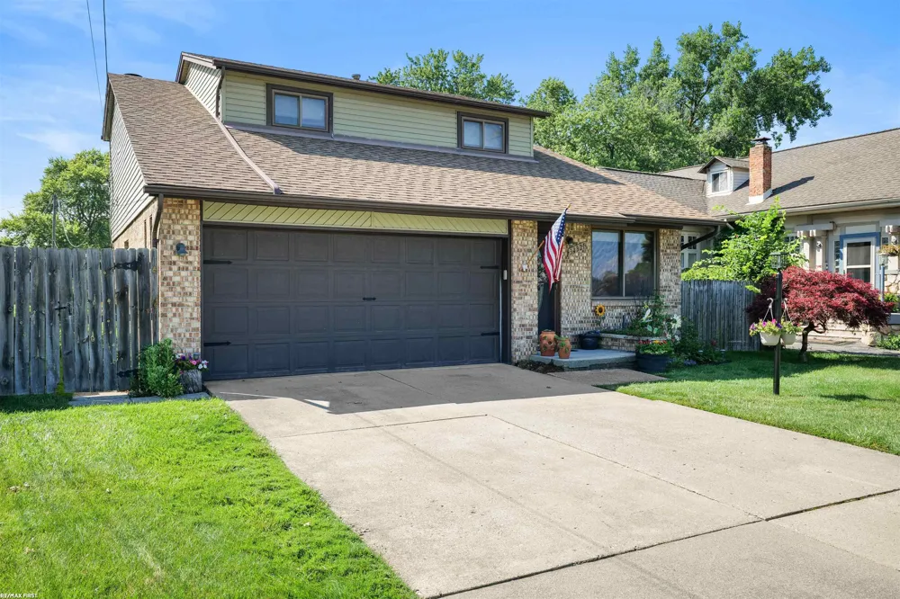 34321 Jefferson Avenue Harrison Charter Township, MI 48045