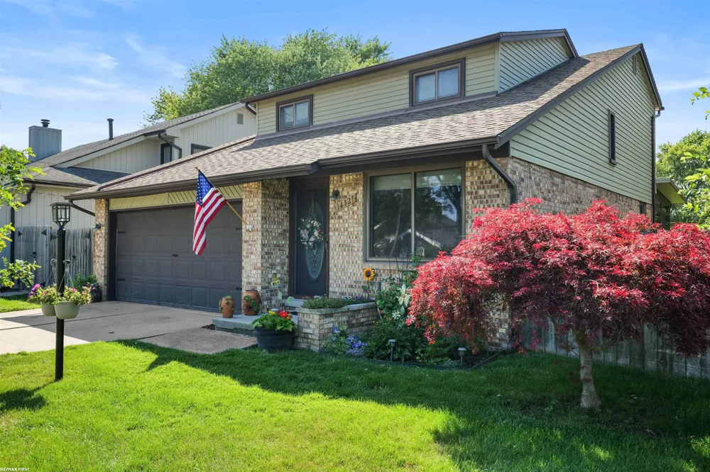 34321 Jefferson Avenue Harrison Charter Township, MI 48045