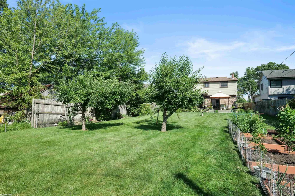 34321 Jefferson Avenue Harrison Charter Township, MI 48045