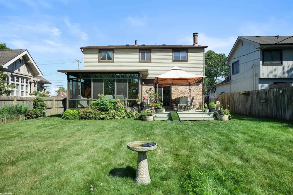 34321 Jefferson Avenue Harrison Charter Township, MI 48045