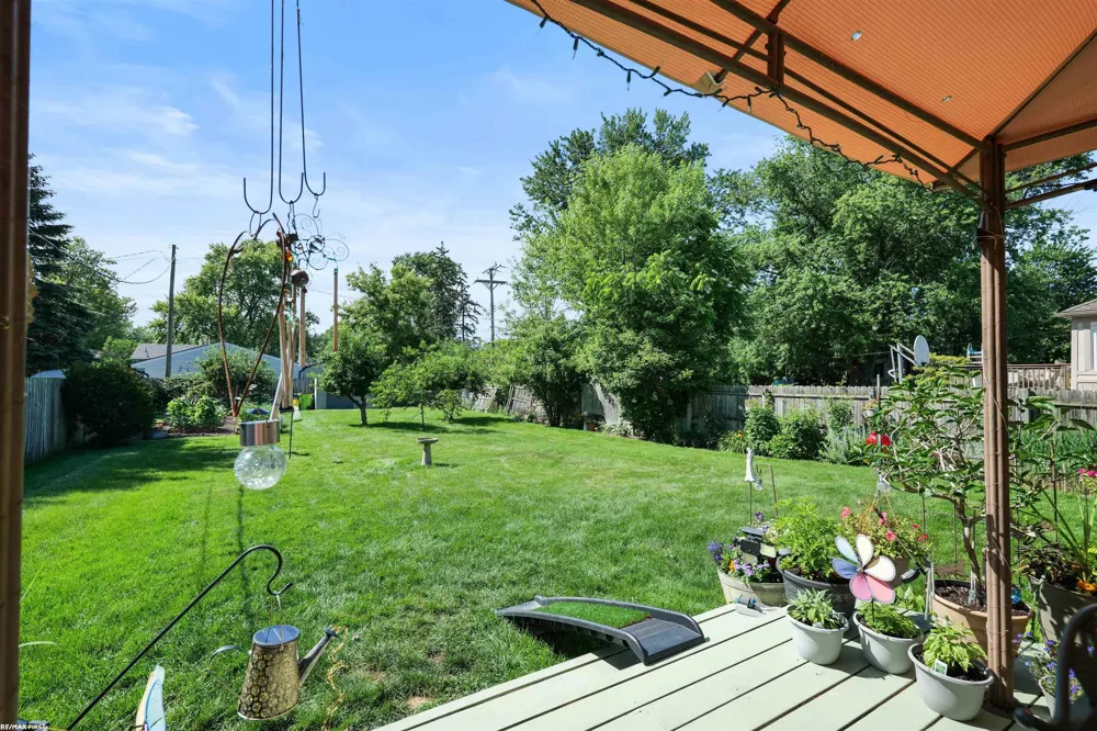 34321 Jefferson Avenue Harrison Charter Township, MI 48045