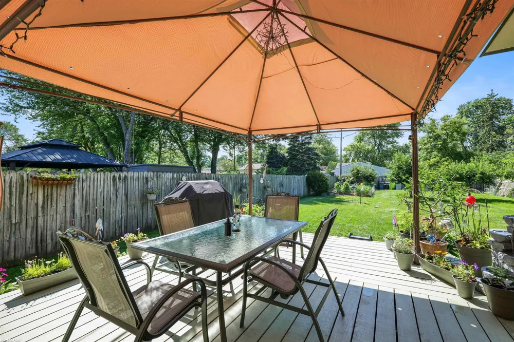 34321 Jefferson Avenue Harrison Charter Township, MI 48045