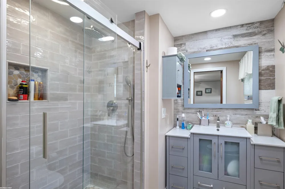 34321 Jefferson Avenue Harrison Charter Township, MI 48045