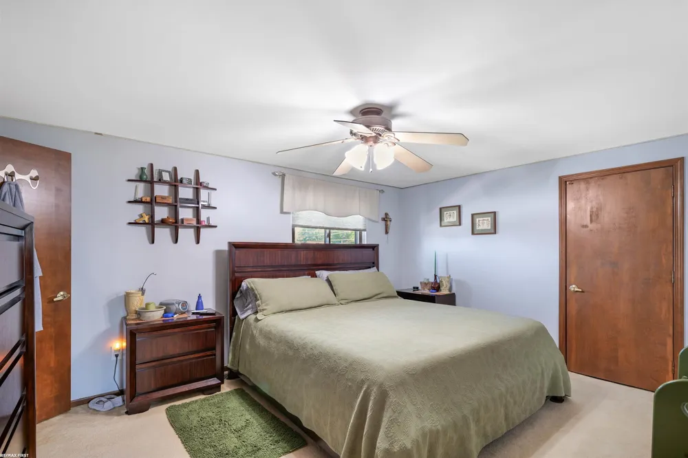 34321 Jefferson Avenue Harrison Charter Township, MI 48045