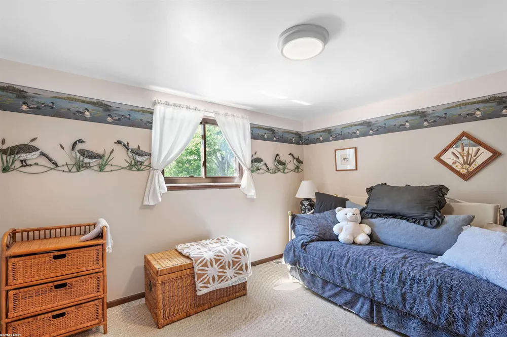 34321 Jefferson Avenue Harrison Charter Township, MI 48045