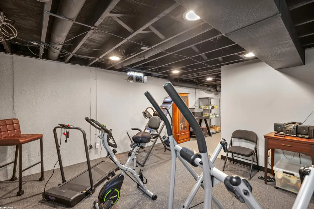 34321 Jefferson Avenue Harrison Charter Township, MI 48045