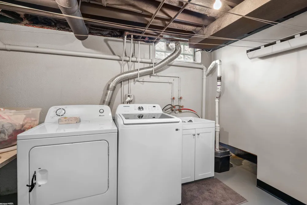 34321 Jefferson Avenue Harrison Charter Township, MI 48045