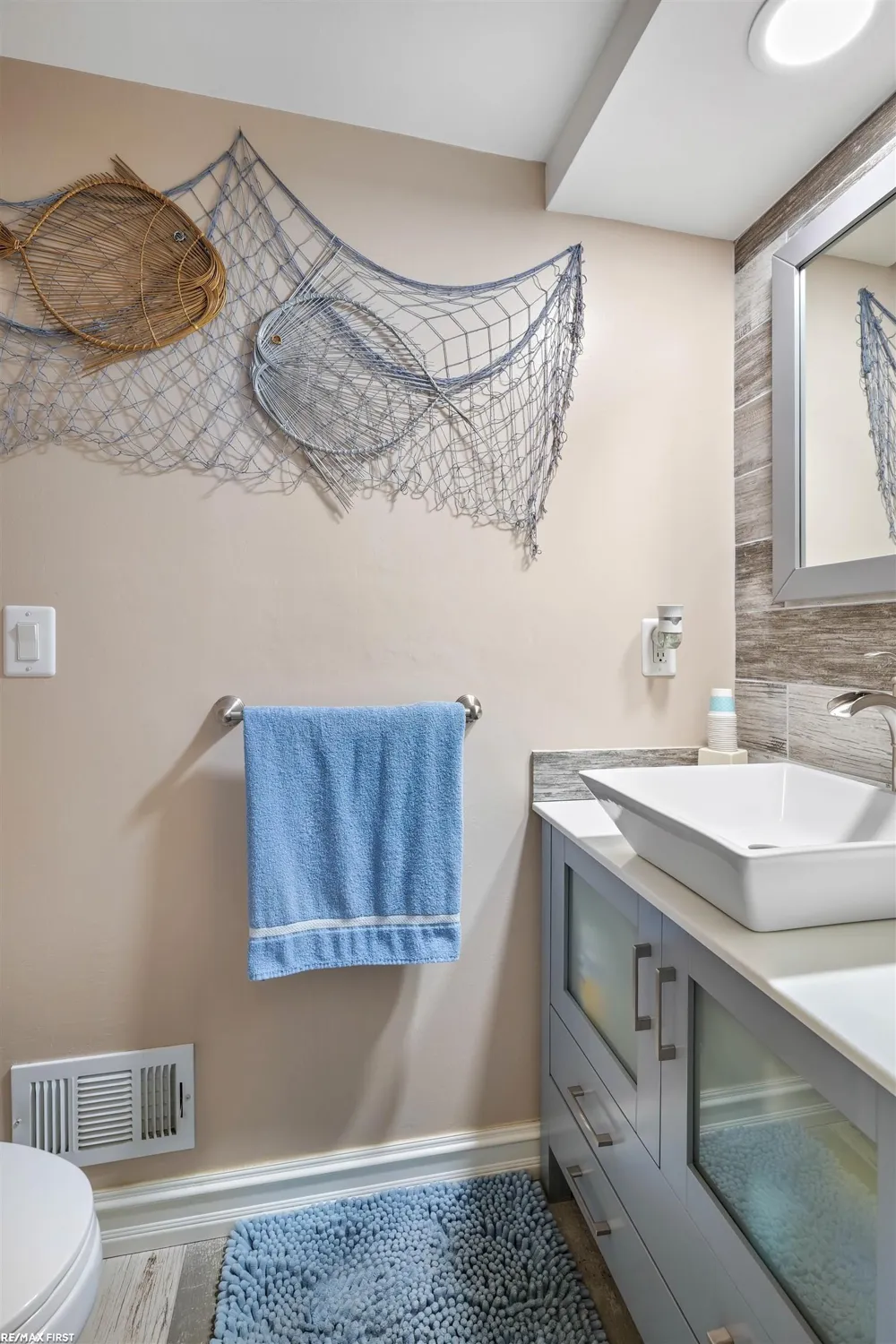 34321 Jefferson Avenue Harrison Charter Township, MI 48045