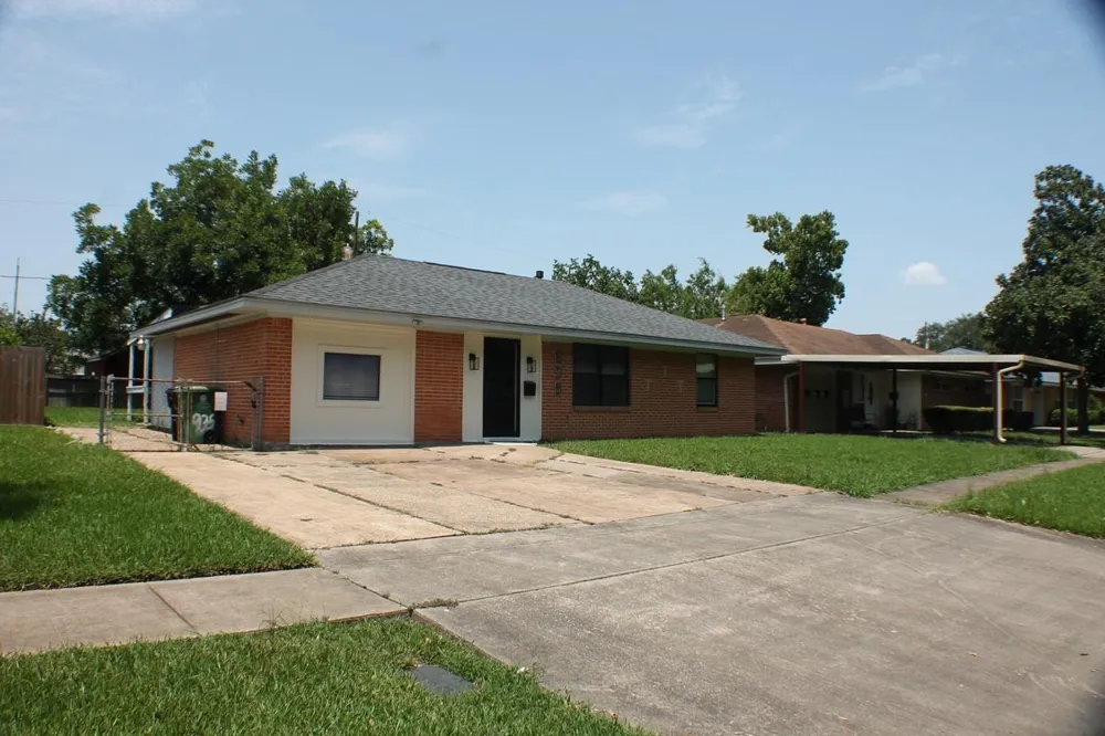 935 Creager Street Houston, TX 77034