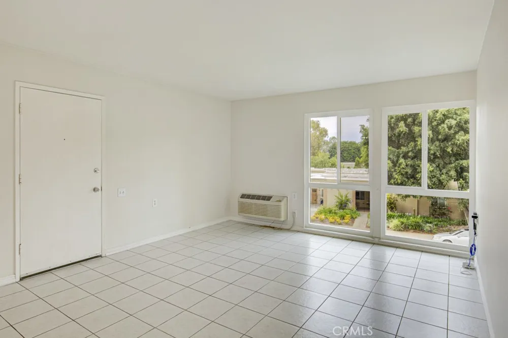 2276 Via Mariposa Laguna Woods, CA 92637