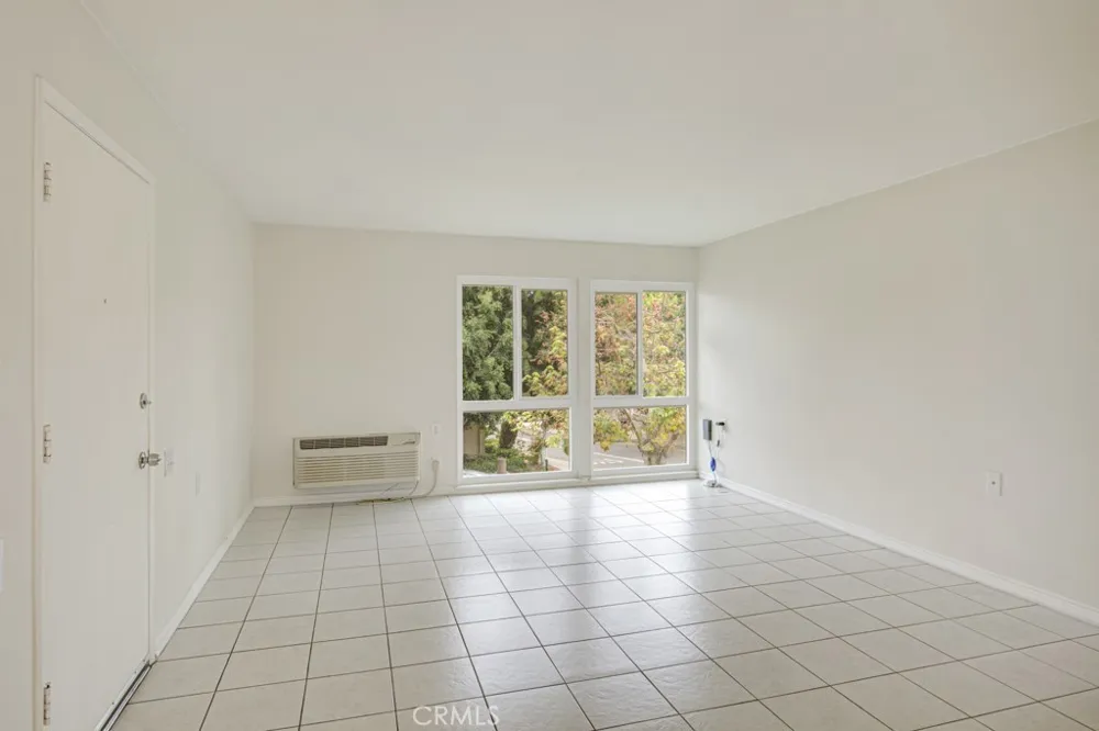 2276 Via Mariposa Laguna Woods, CA 92637