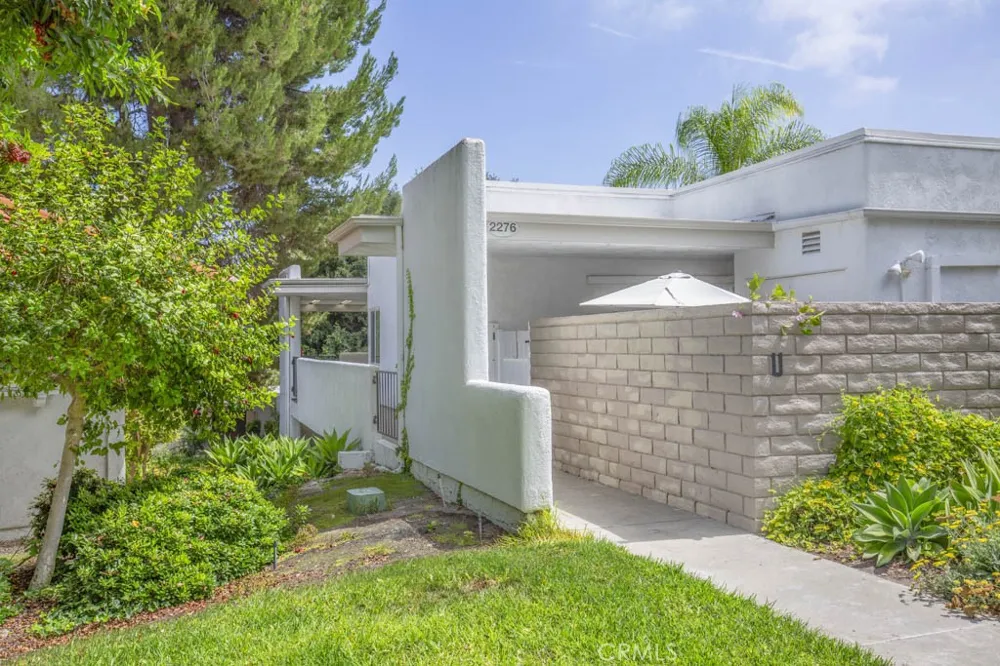 2276 Via Mariposa Laguna Woods, CA 92637