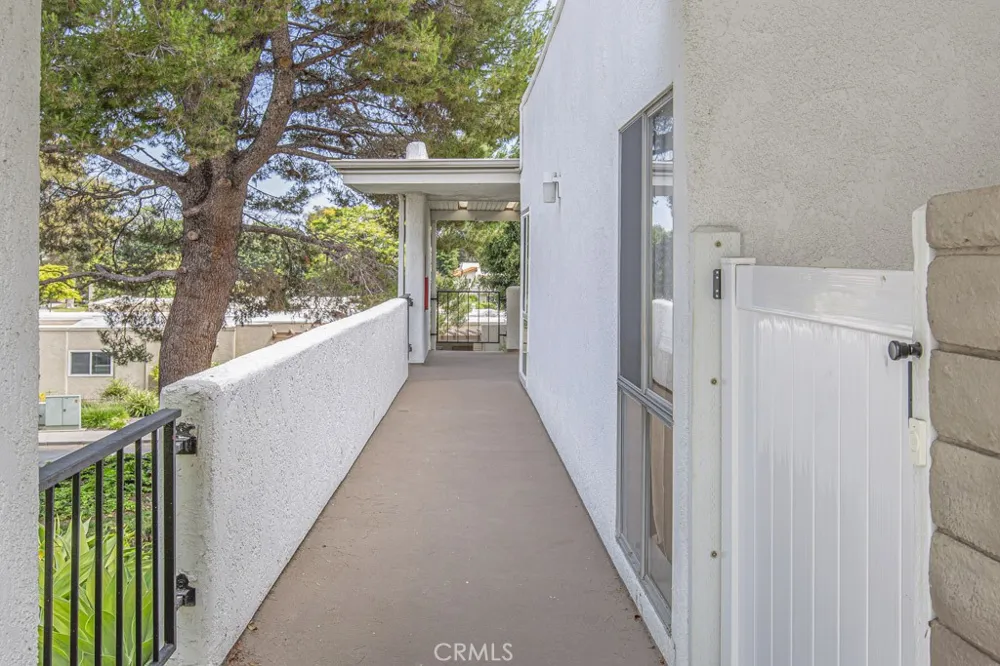 2276 Via Mariposa Laguna Woods, CA 92637