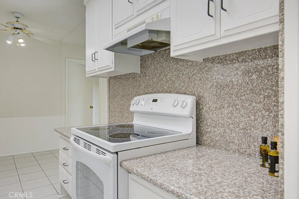 2276 Via Mariposa Laguna Woods, CA 92637