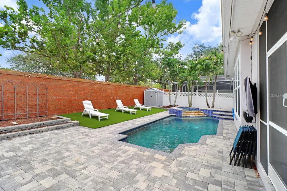 9609 ROYCE DRIVE Tampa, FL 33626