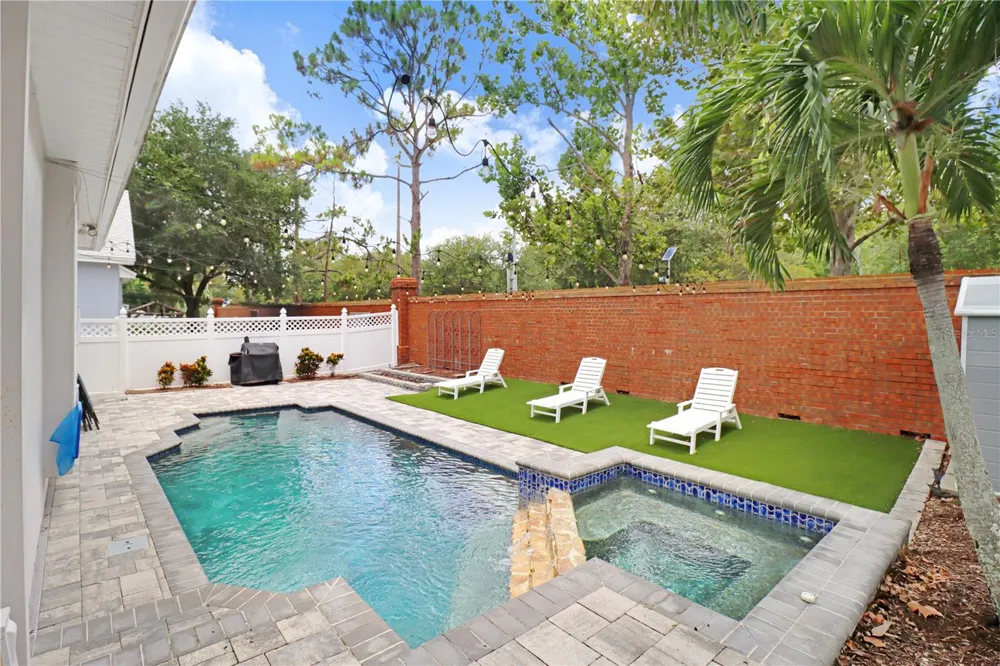 9609 ROYCE DRIVE Tampa, FL 33626
