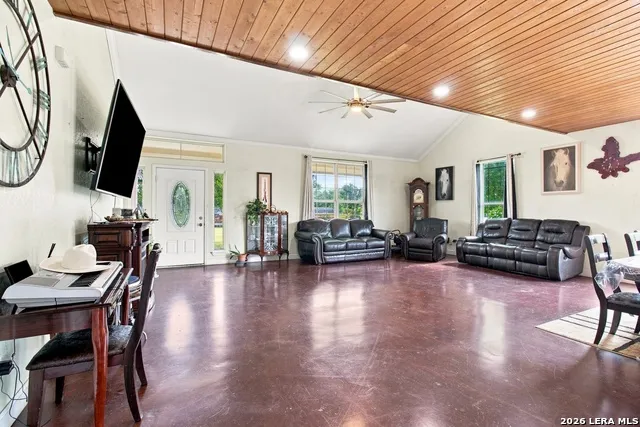 15646 Bexar Bowling Marion, TX 78124