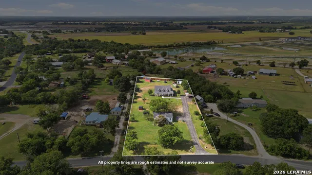 15646 Bexar Bowling Marion, TX 78124