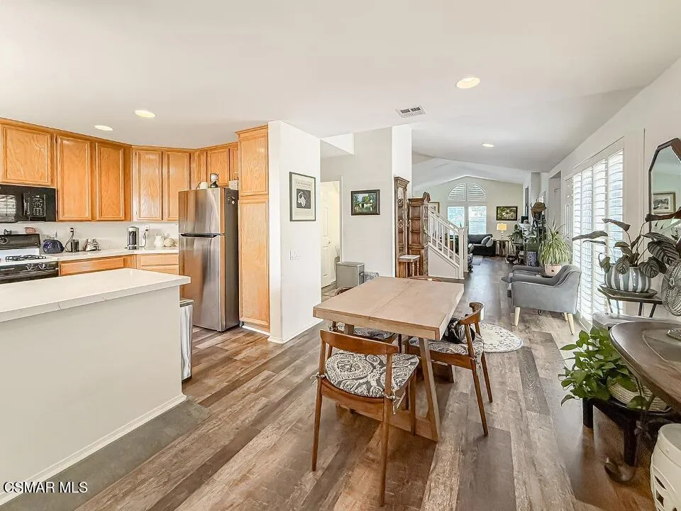 2037 Freesia Avenue Simi Valley, CA 93063