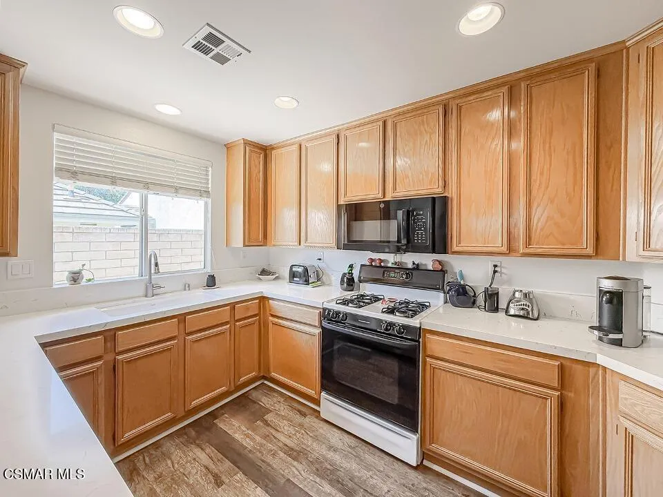 2037 Freesia Avenue Simi Valley, CA 93063