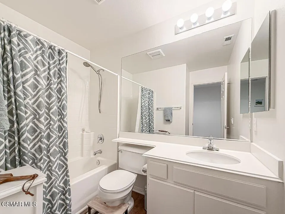 2037 Freesia Avenue Simi Valley, CA 93063