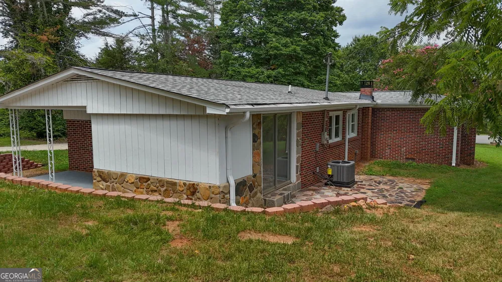 2292 Blacksnake RD Mount Airy, GA 30563
