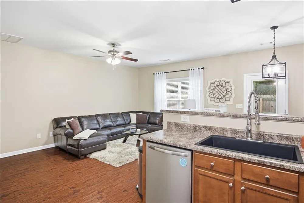 536 Oakside Place Acworth, GA 30102