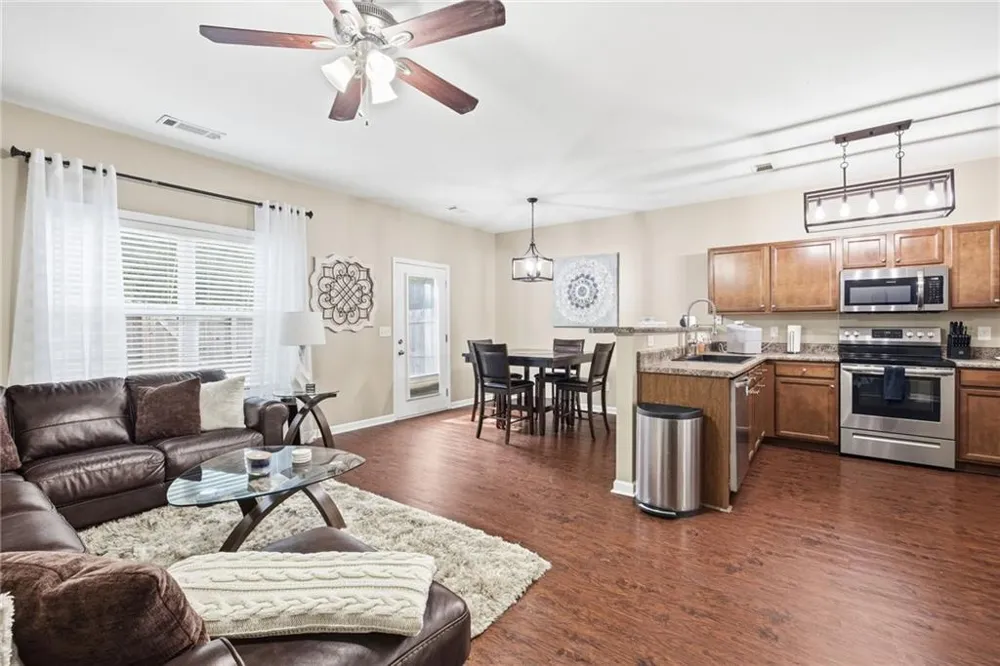 536 Oakside Place Acworth, GA 30102